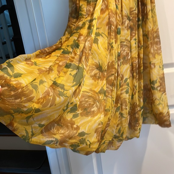 Vintage (1940s-60s) Dress.  Sunflower yellow, gold dahlias print. Joan Barrie NY - Picture 3 of 7